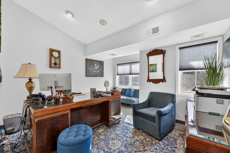 More Photos Of 10130-10134 Colvin Run Rd, Great Falls Medical For Lease