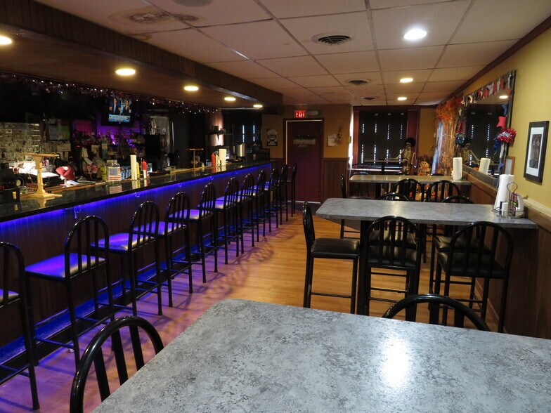 More Photos Of 316 N Main St, Seneca Bar For Sale