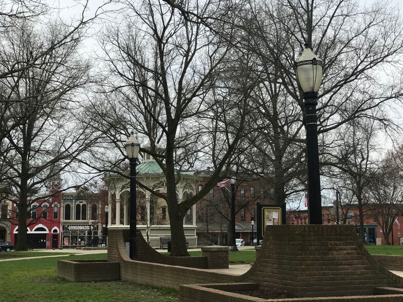 More Photos Of 101 Public Sq, Medina Storefront For Lease