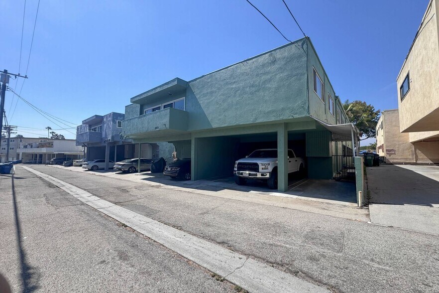 More Photos Of 7736 Paseo del Rey, Venice Apartments For Sale