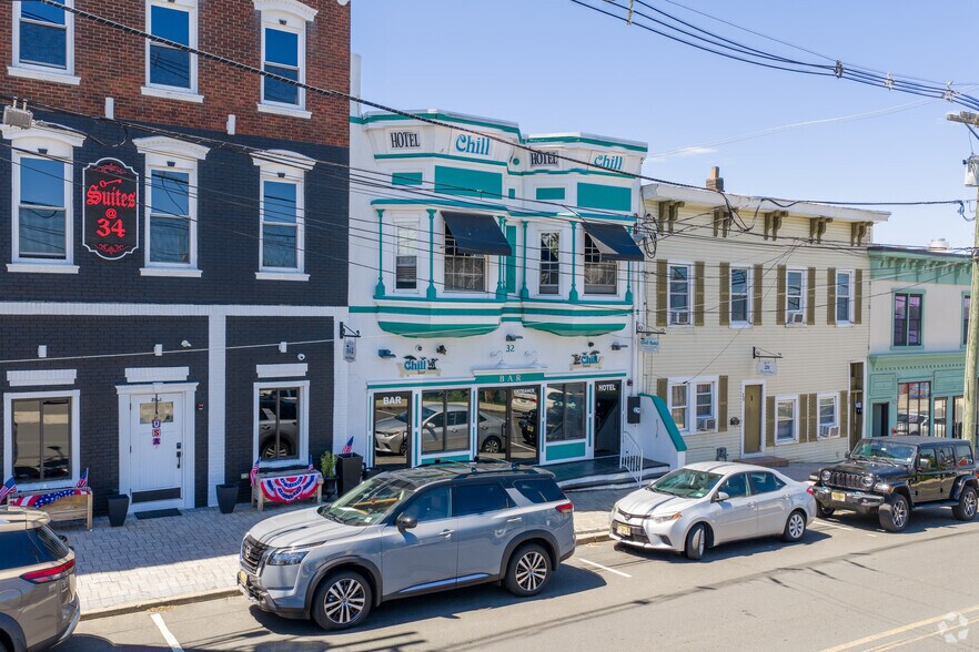 More Photos Of 32 Broad St, Keyport Bar For Sale