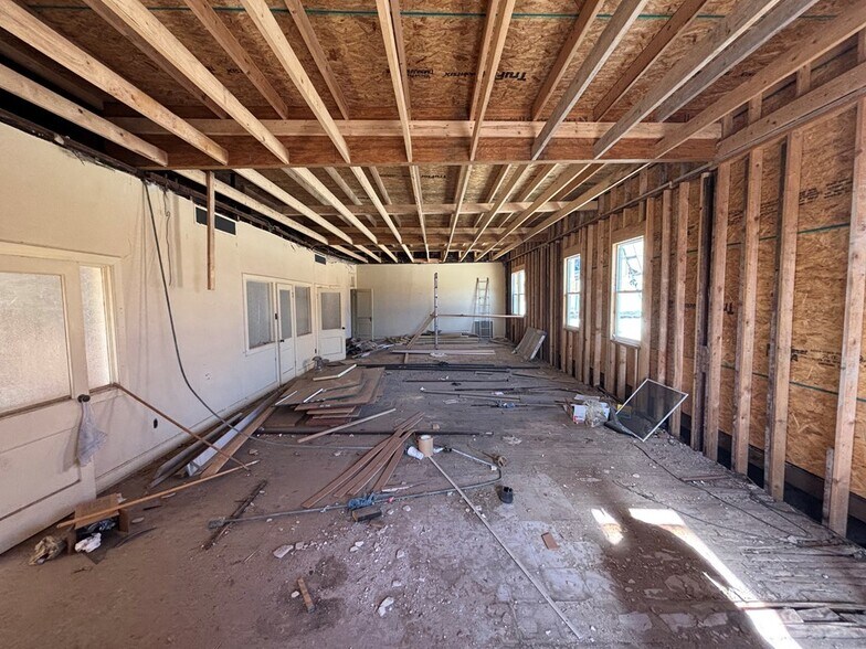 More Photos Of 122 Oak St, Sweetwater Storefront For Sale