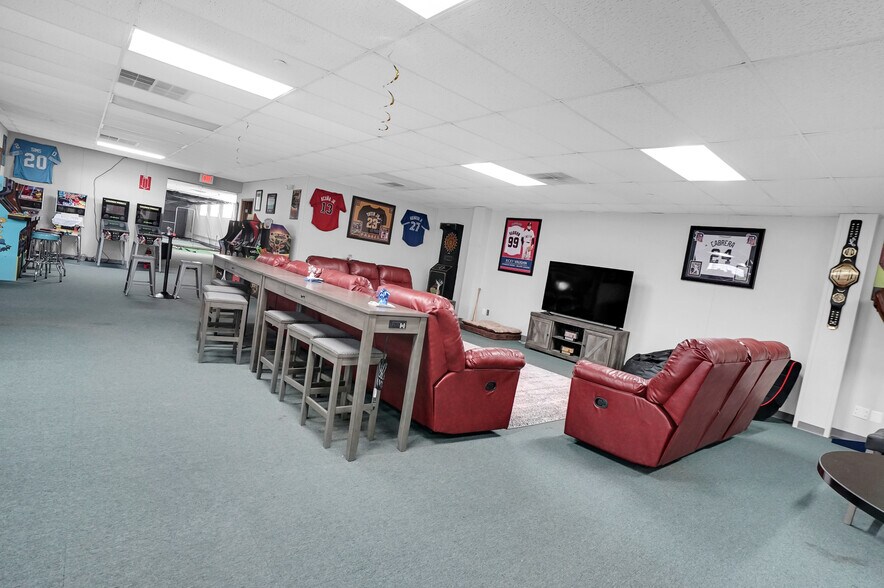 More Photos Of 8655 E 8 Mile Rd, Warren Warehouse For Sale