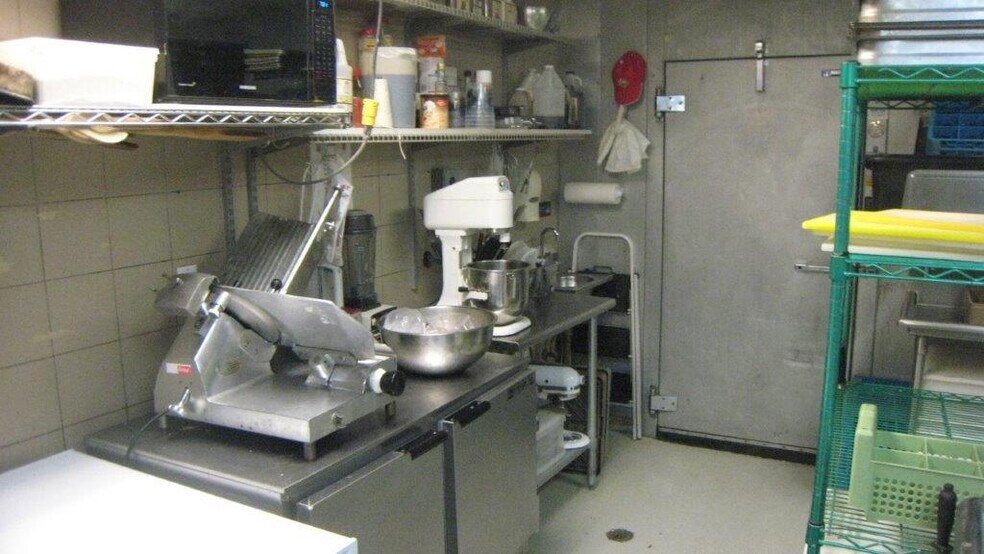 More Photos Of 24 Franklin Ave, Ridgewood Restaurant For Lease