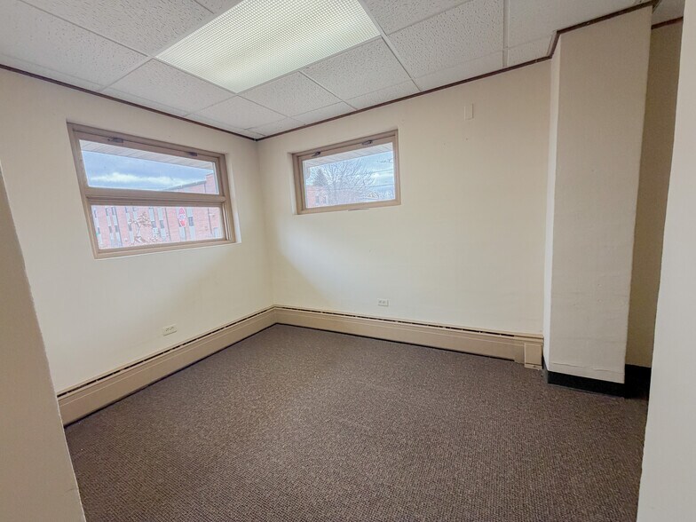More Photos Of 515 Gold St, Green Lake Office For Sale