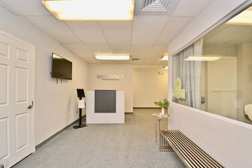 More Photos Of 10903 Indian Head Hwy, Fort Washington Office For Sale