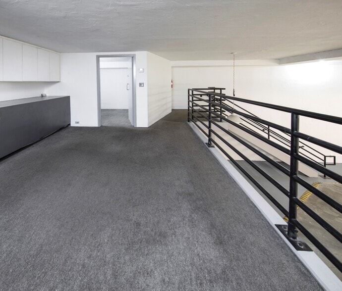 More Photos Of 734-736 N Highland Ave, Los Angeles Storefront Retail Office For Sale