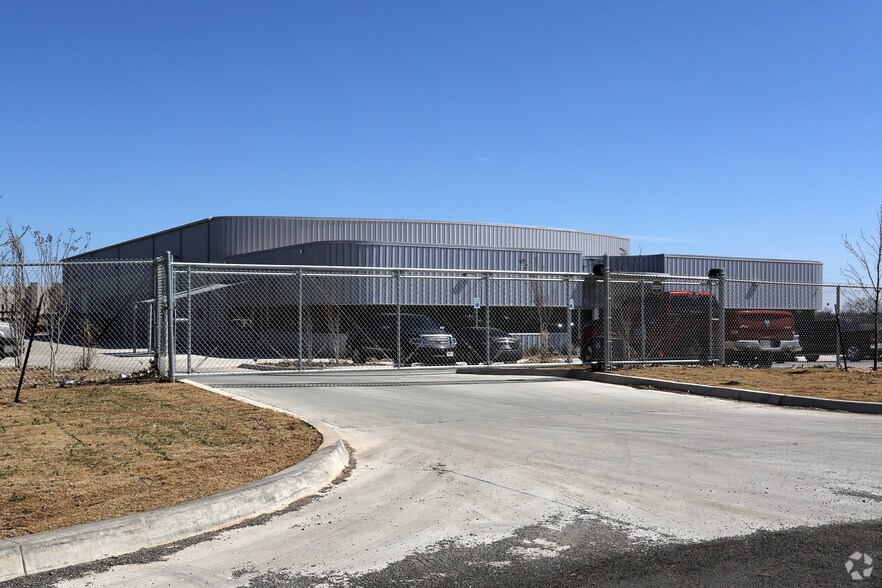 More Photos Of 7100 N Santa Fe Ave, Oklahoma City Manufacturing For Lease