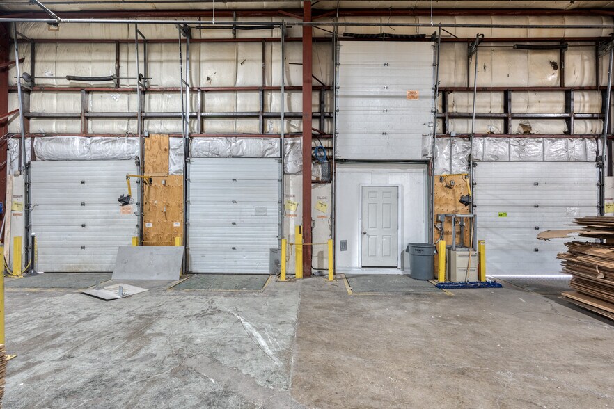 More Photos Of 6040 Progress St, Niagara Falls Warehouse For Lease