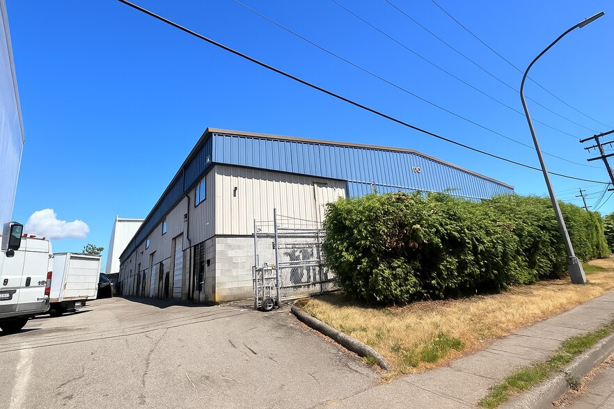 More Photos Of 1060 Millcarch St, Richmond Warehouse For Sale