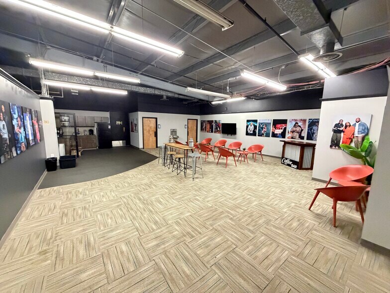 More Photos Of 105 Southport Rd, Spartanburg Flex For Lease
