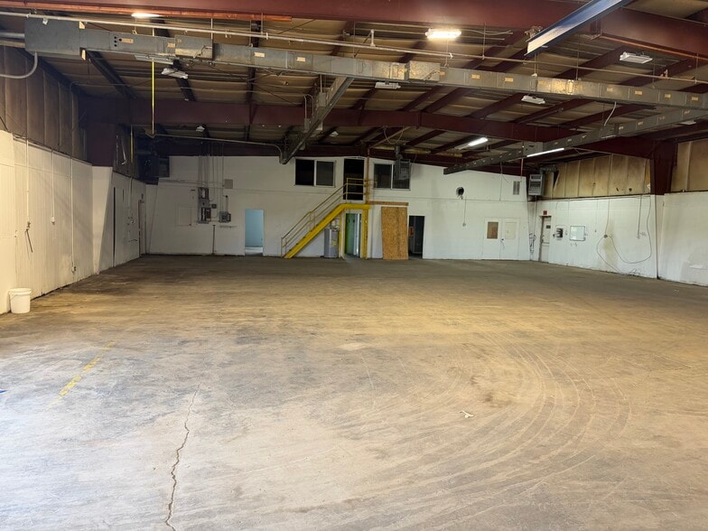 More Photos Of 490 E Church St, Lewisburg Warehouse For Lease