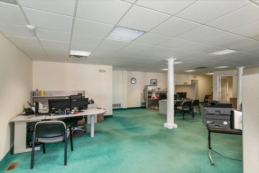 More Photos Of 306 Cabot St, Beverly Office For Sale