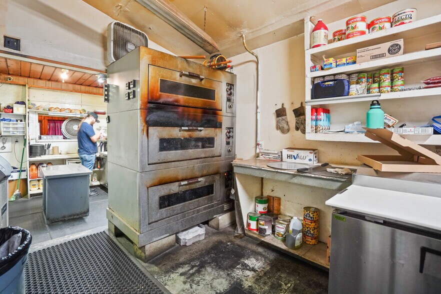 More Photos Of 4976 WA-25 Hwy, Hunters Bar For Sale