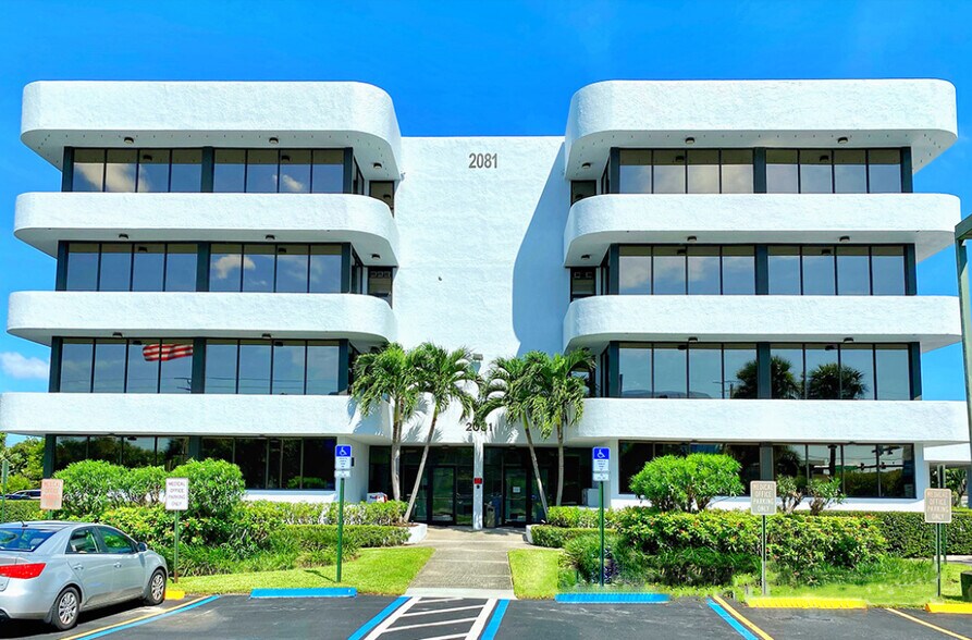 More Photos Of 2081 SE Ocean Blvd, Stuart Office For Sale