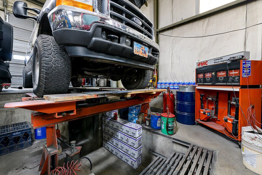 More Photos Of 560 W 800 S, Bountiful Auto Repair For Sale