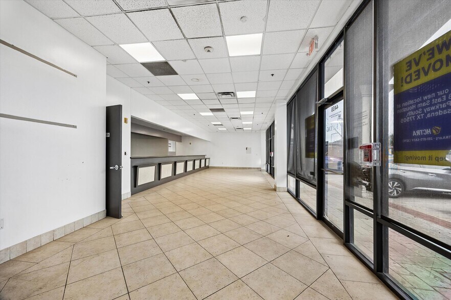 More Photos Of 4450 E Sam Houston Pky S, Pasadena General Retail For Lease