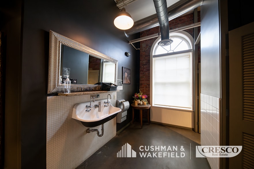 More Photos Of 13111-13125 Shaker Blvd, Cleveland Unknown For Lease
