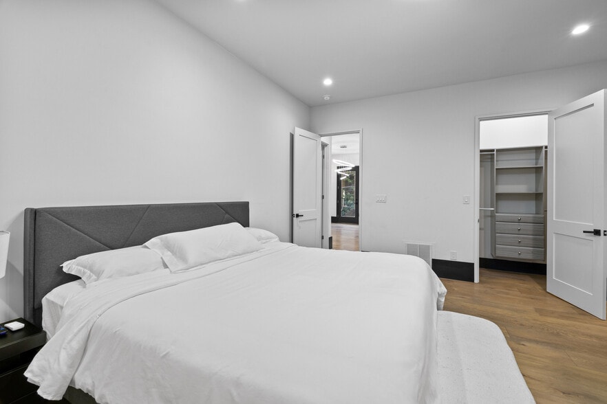 More Photos Of 2401 Greenglade Rd NE, Atlanta Specialty For Sale