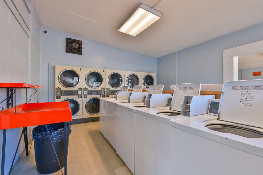 More Photos Of 551 Elm St, Martin Hotel For Sale