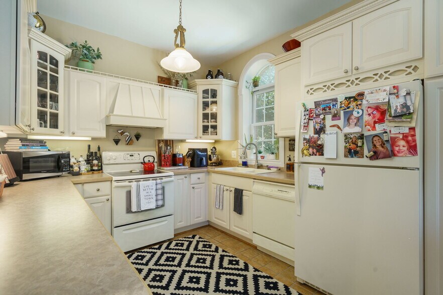 More Photos Of 206 E Liberty St, Milford Medical For Sale