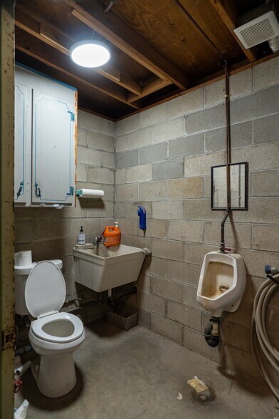 More Photos Of 2579 Atwater Blvd, Atwater Freestanding For Sale