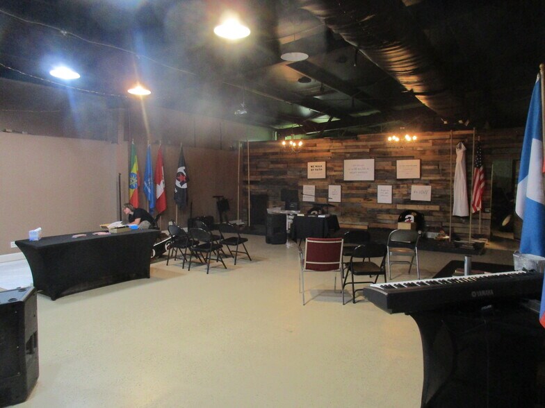 More Photos Of 7619-7621 E 46th Pl, Tulsa Showroom For Sale