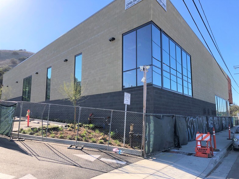 More Photos Of 6050-6056 W Jefferson Blvd, Los Angeles Loft Creative Space For Lease