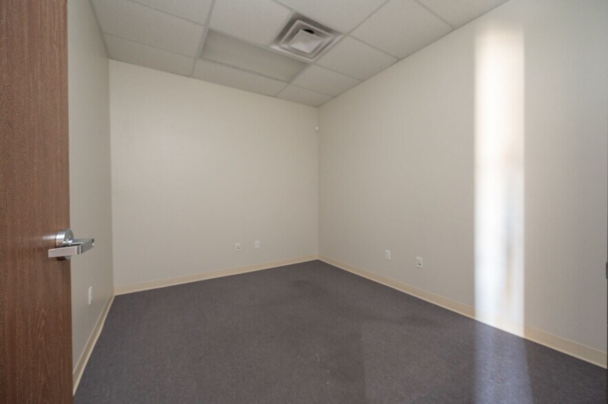 More Photos Of 2500 Canyon Rd, Bullhead City Medical For Lease