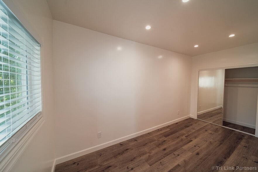 More Photos Of 435 Vernon St, Oakland Specialty For Sale