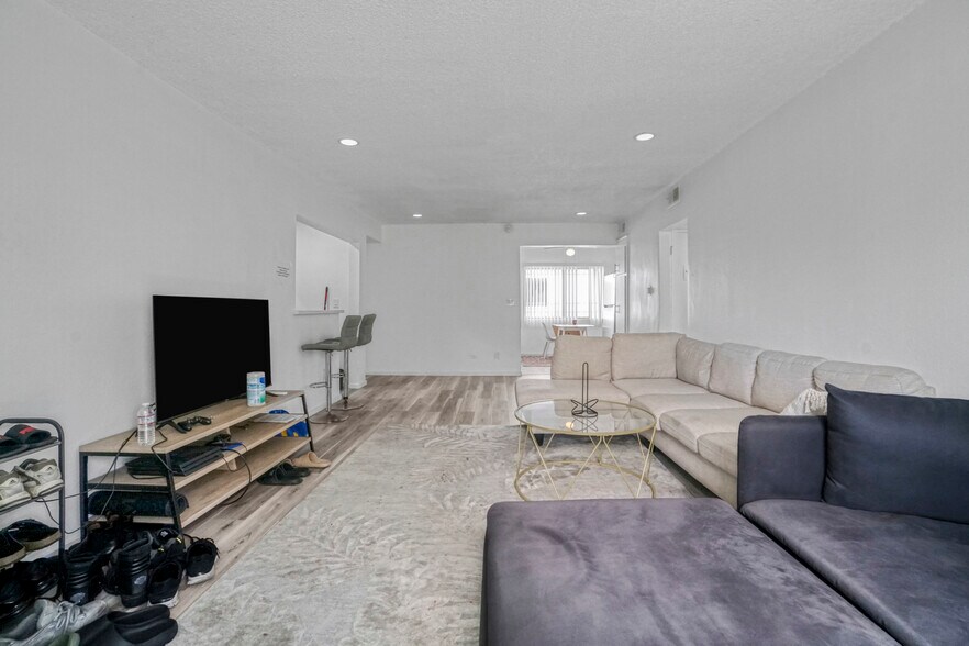 More Photos Of 2055 S Corning St, Los Angeles Apartments For Sale