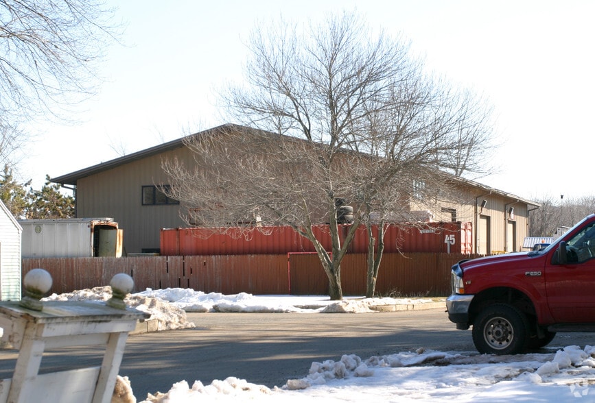 More Photos Of 89 Birch St, Southington Warehouse For Lease