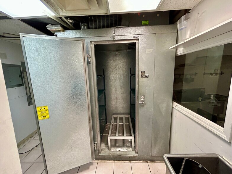 More Photos Of 2316-2318 N Clark St, Chicago Storefront Retail Residential For Lease