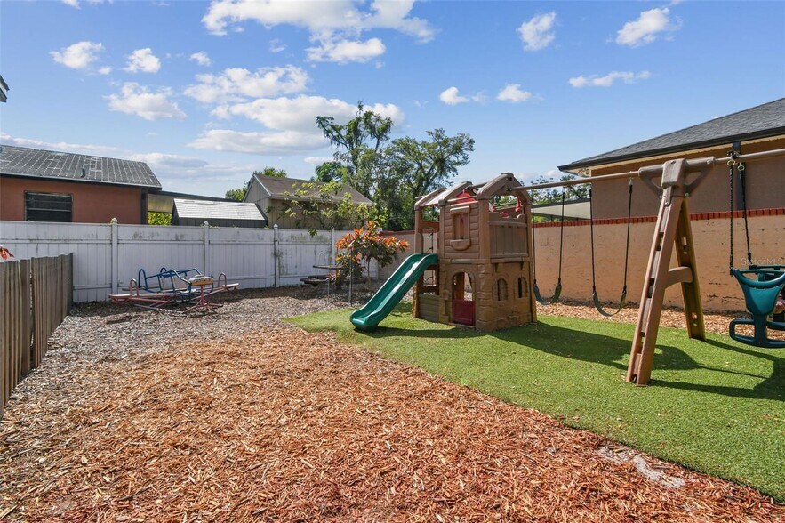 More Photos Of 9912 N Myrtle St, Tampa Daycare Center For Sale