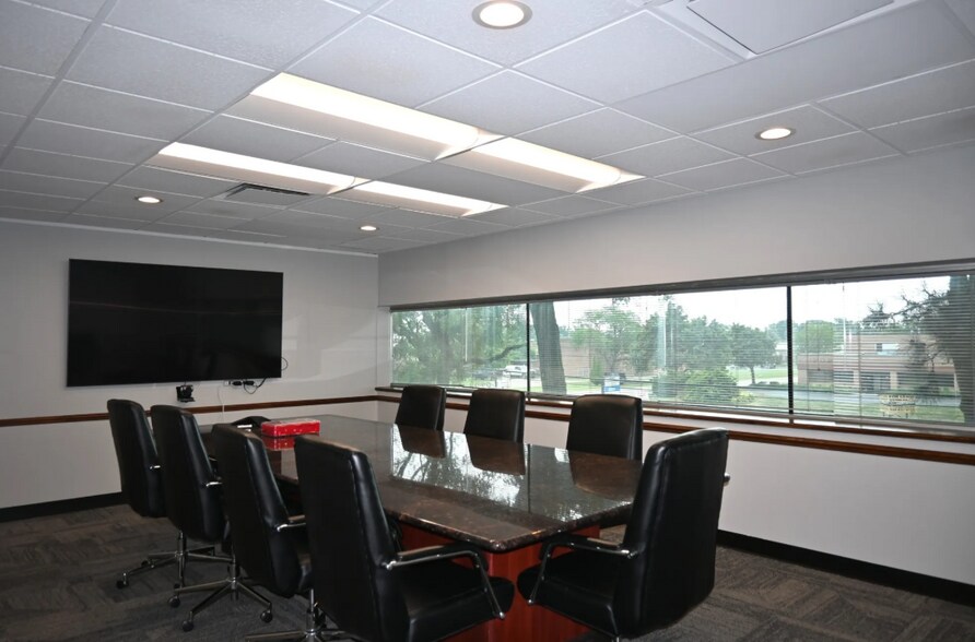 More Photos Of 1133 E Maple Rd, Troy Office For Sale