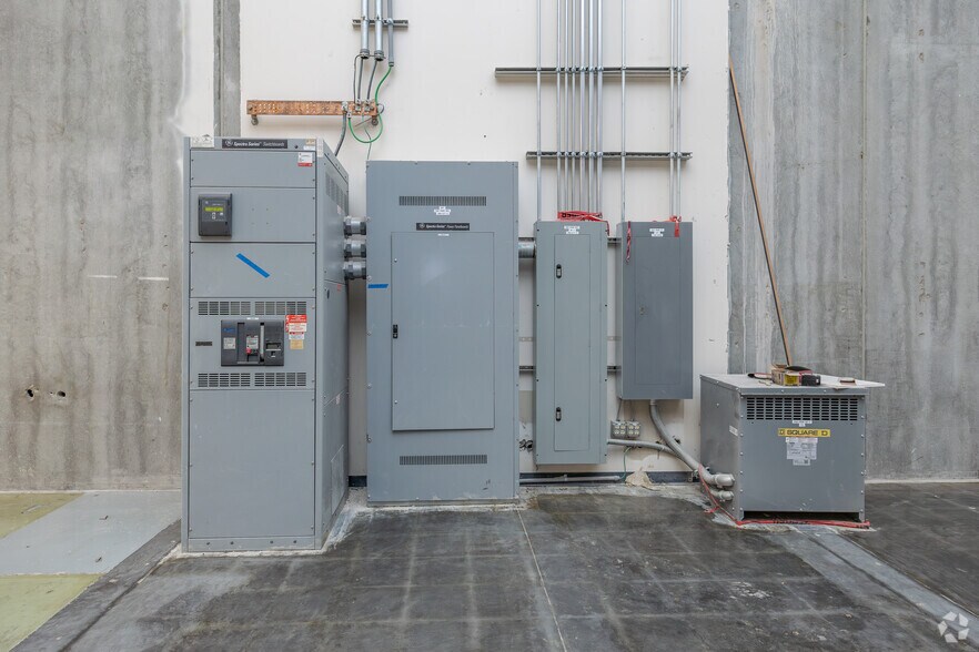 More Photos Of 3030 Lexington Ave S, Eagan Light Manufacturing For Lease