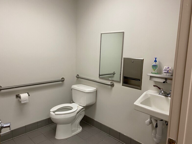 More Photos Of 8 Main St, Flemington Office For Lease