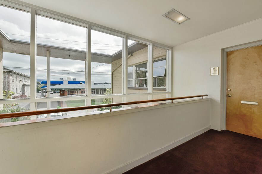 More Photos Of 2929 Summit St, Oakland Office For Lease