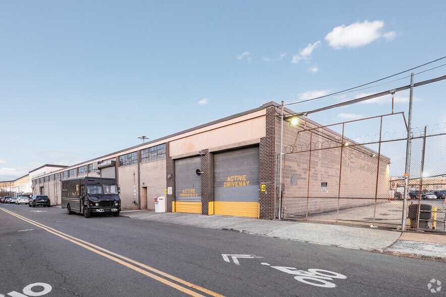 Primary Photo Of 550 Brush Ave NW, Bronx Warehouse For Lease