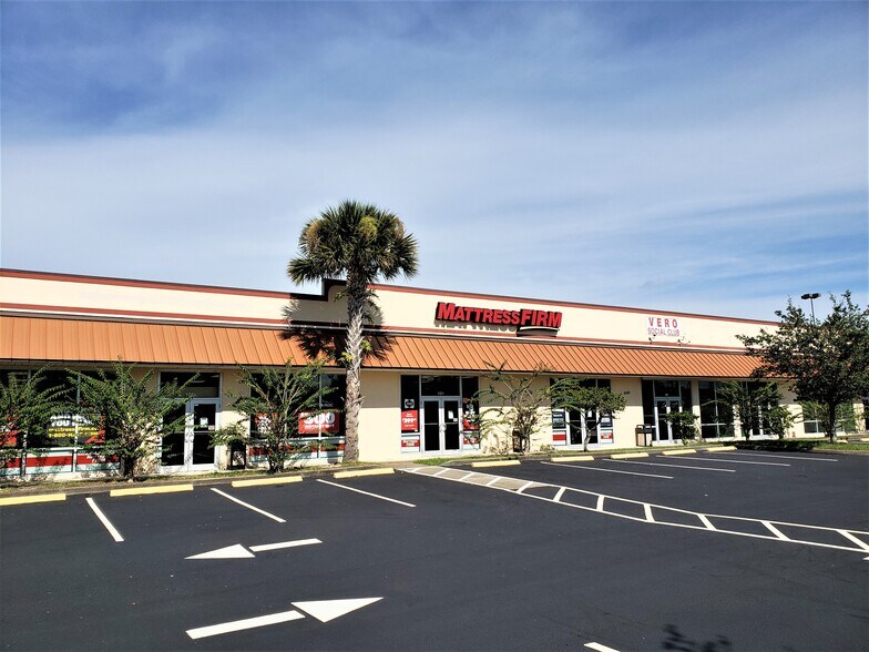 More Photos Of 6480 20th St, Vero Beach Freestanding For Lease