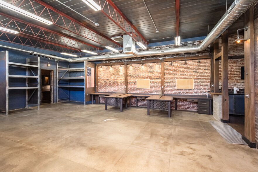 More Photos Of 453 Lincoln Blvd, Lincoln Freestanding For Sale