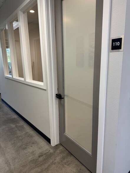 More Photos Of 28009 Smyth Dr, Santa Clarita Office For Lease