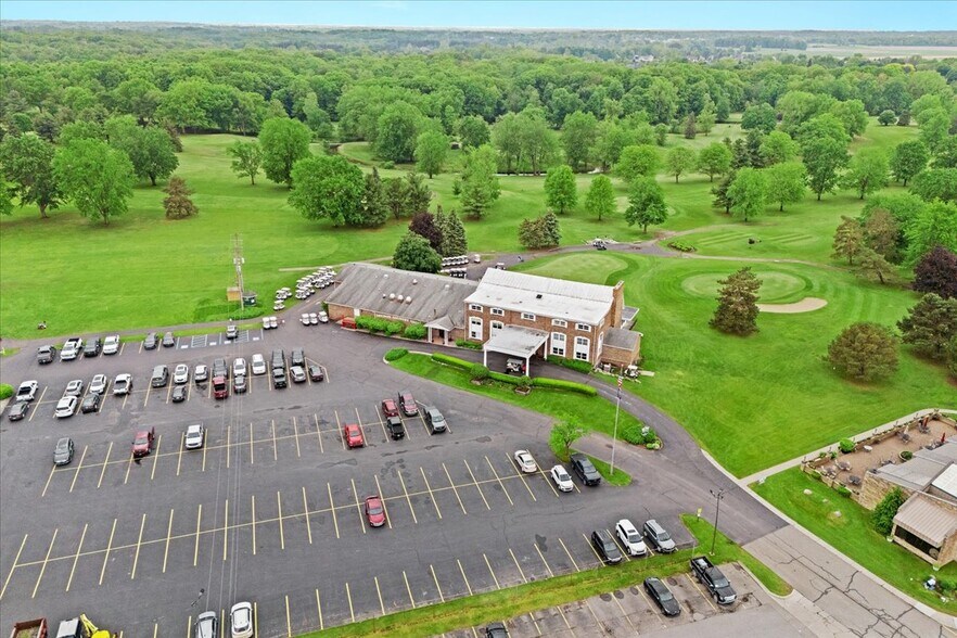More Photos Of 9512 E Lippincott Blvd, Davison Golf Course Driving Range For Sale