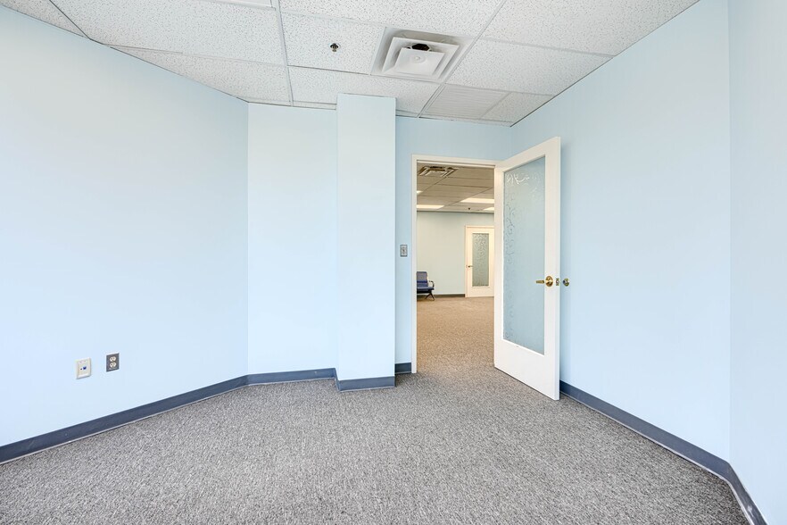 More Photos Of 8815 Centre Park Dr, Columbia Medical For Lease