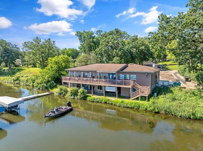 More Photos Of 406 9th St NE, Waseca Restaurant For Sale