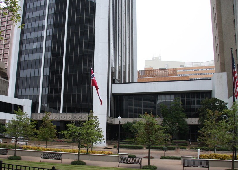 More Photos Of 210 E Capitol St, Jackson Office For Lease