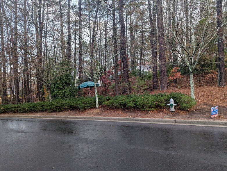 More Photos Of 1905 Woodstock Rd, Roswell Office For Lease