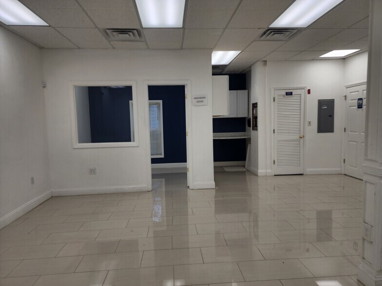 More Photos Of 32 Jefferson Plz, Princeton Medical For Sale