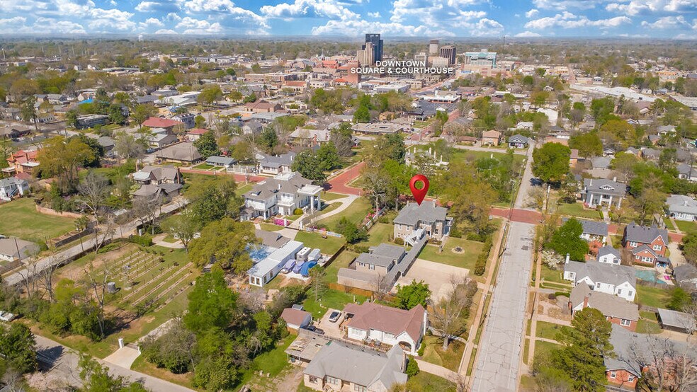 More Photos Of 313 E Charnwood St, Tyler Office For Lease