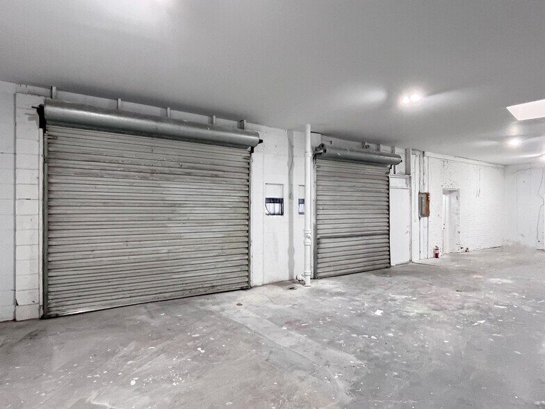 More Photos Of 11 Smith Pl, Columbus Warehouse For Lease